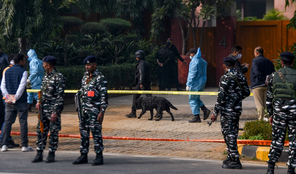 Blast Near Israeli Embassy | दूतावास के पास संदिग्ध विस्फोट के बाद इजराइल ने भारत में नागरिकों के लिए जारी की एडवाइजरी