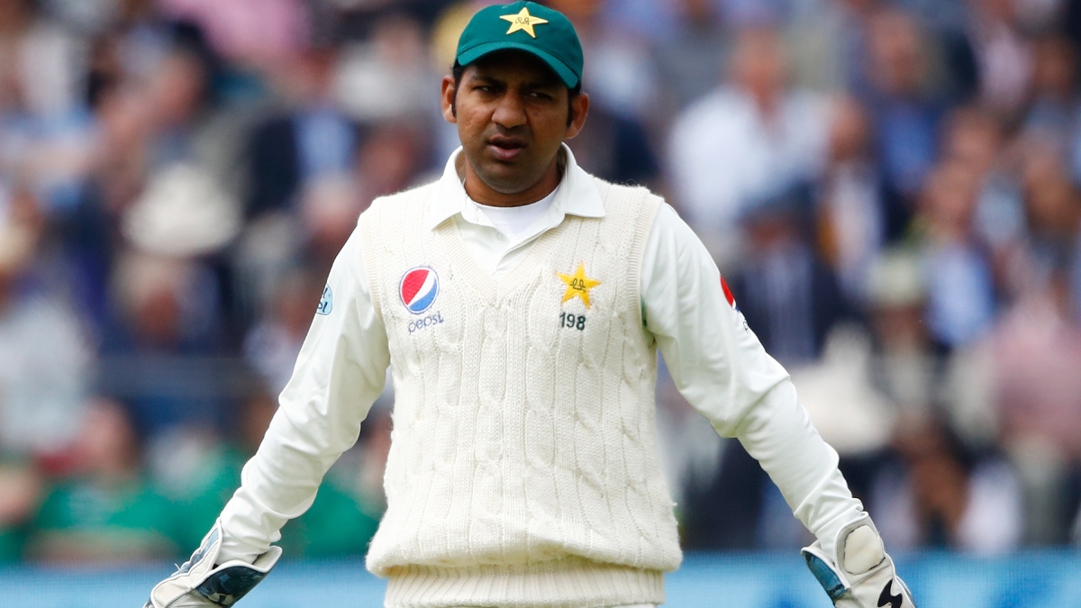 Sarfaraz Ahmed Saud Shakeel heated argument video goes viral on social media pakistan vs australia। ‘मेरे किसी काम नहीं आओगे’, इस खिलाड़ी पर बुरी तरह से भड़के सरफराज अहमद; देखें VIDEO