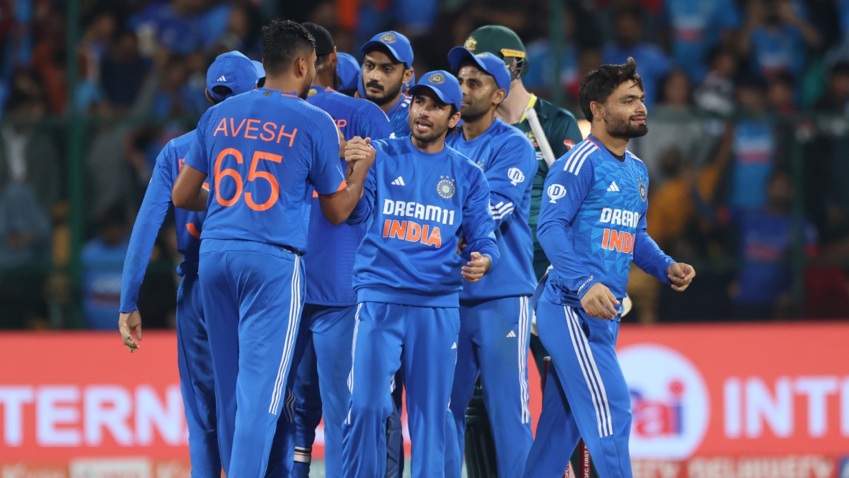 IND vs SA Team India reach South Africa for 3 match T20I Series | साउथ अफ्रीका पहुंची टीम इंडिया, भारतीय अंदाज में हुआ खिलाड़ियों का स्वागत