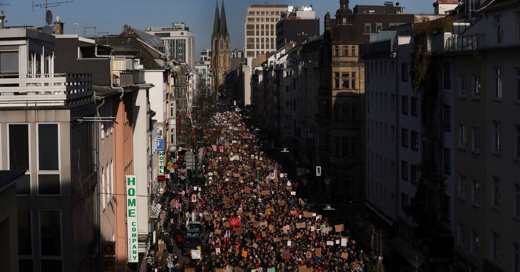 On Holocaust Memorial Day, Germans Rally Against Far Right and for Democracy