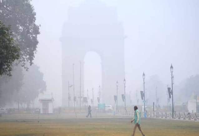 Weather Update: दिल्ली में बारिश के लिए येलो अलर्ट जारी, पहाड़ों पर बर्फबारी, यूपी-बिहार में छाया घना कोहरा