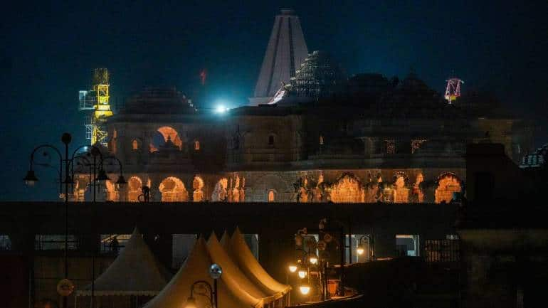 Ayodhya Ram Mandir: राम मंदिर प्राण प्रतिष्ठा समारोह में अंबानी परिवार, अमिताभ बच्चन होंगे राजकीय अतिथि