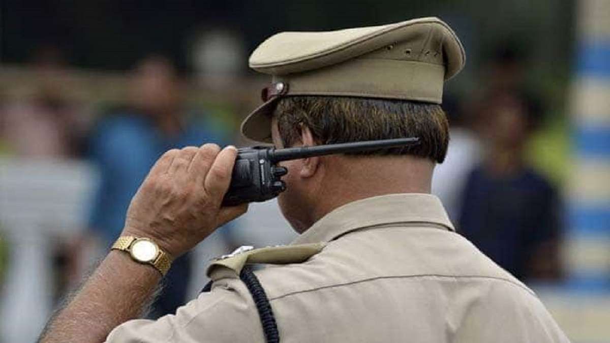 बैंक खाते को फिर से चालू कराने के लिए मांगे 25 लाख रुपये, तीन पुलिसकर्मियों के खिलाफ केस दर्ज