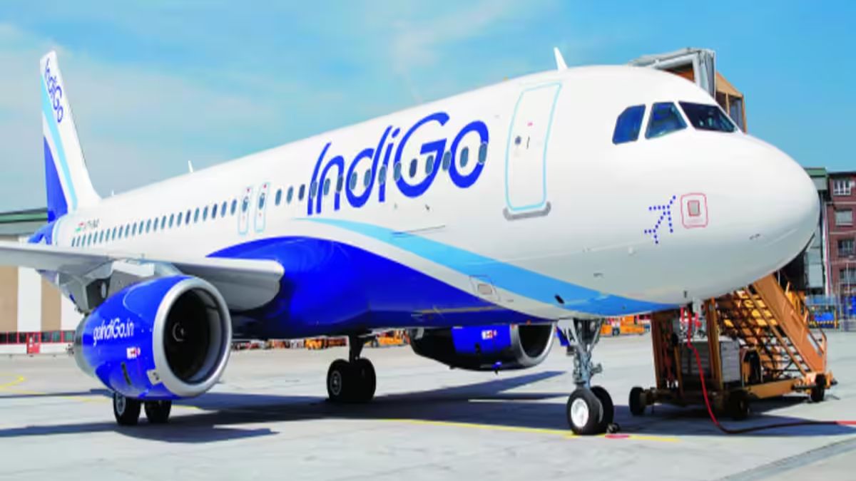 रनवे के नजदीक यात्रियों के खाना खाने की घटना पड़ी IndiGo को भारी, लगा करोड़ों का जुर्माना