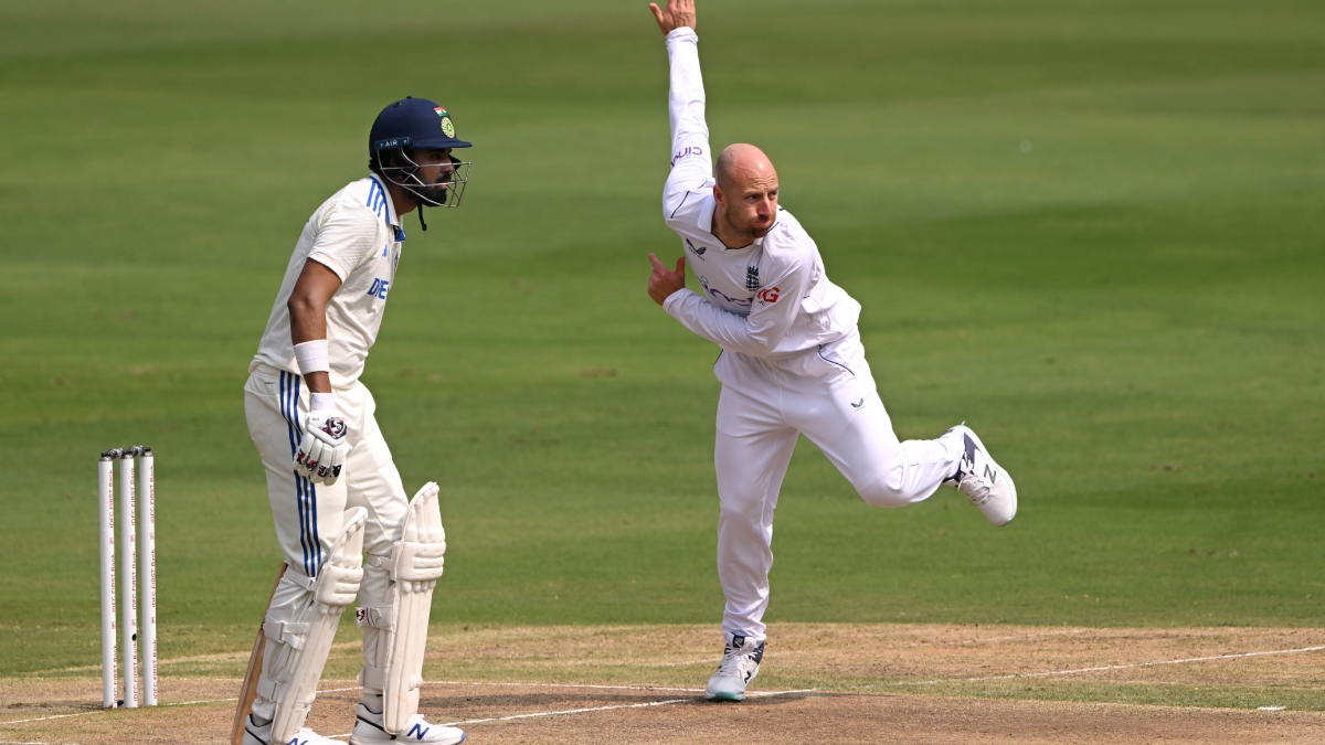 Jack Leach undergo surgery knee injury india vs england test series। इस खिलाड़ी की होगी सर्जरी, IND vs ENG टेस्ट सीरीज से पहले ही हो चुका बाहर