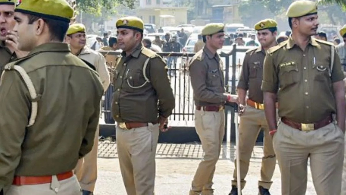 यूपी: मथुरा के गोवर्धन में श्रद्धालुओं के परिवार को पीटना पुलिस को पड़ा महंगा, आरोपी दारोगा सस्पेंड