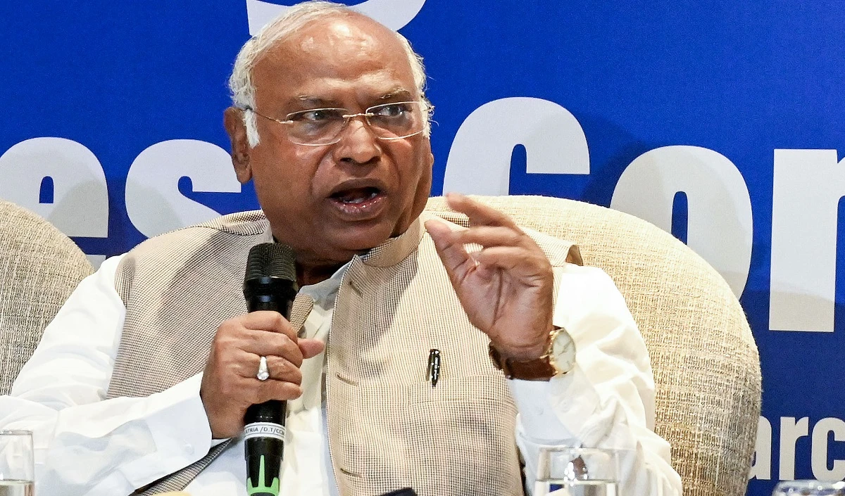 मोदी सरकार की गारंटी का वही हश्र होगा जो इंडिया शाइनिंग नारे का हुआ था : Mallikarjun Kharge