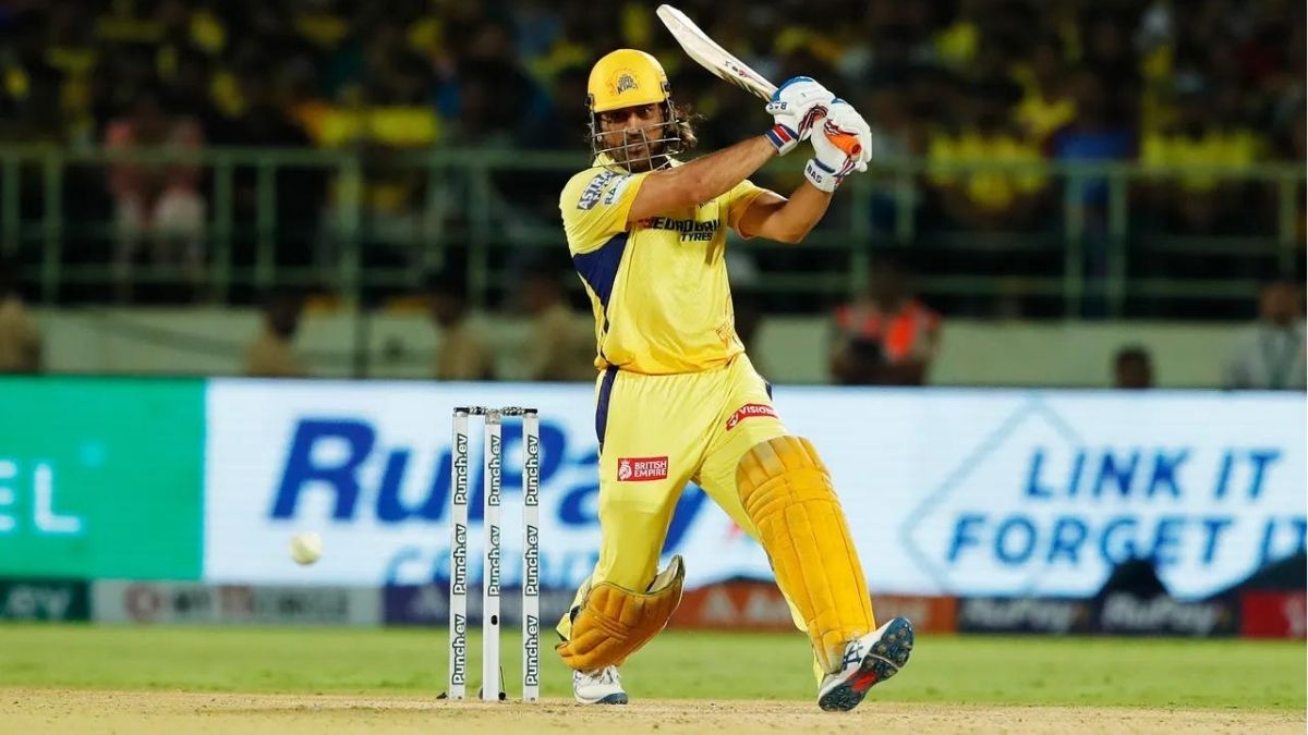 MS Dhoni becomes the first Asian Wicketkeeper to complete 7000 runs in T20 cricket | 42 साल की उम्र में धोनी ने रचा इतिहास, ऐसा करने वाले बने एशिया के पहले विकेटकीपर बल्लेबाज