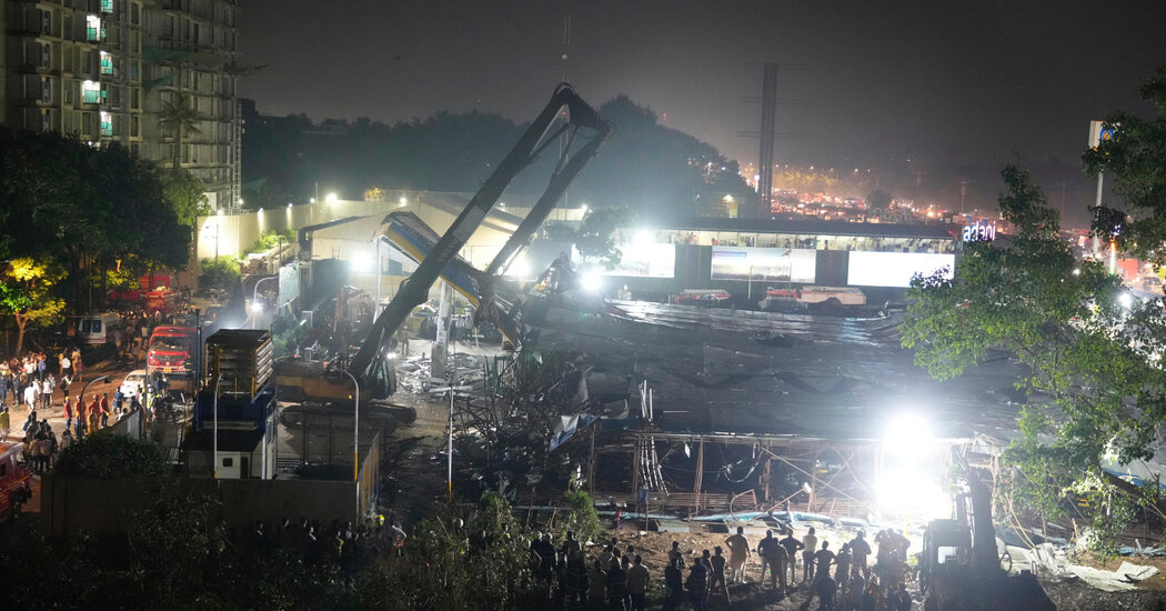 Mumbai Storms Topple Billboard, Killing at Least 8