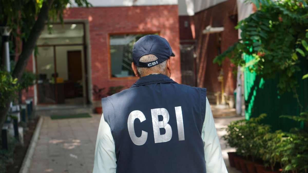 CBI ने रूस-यूक्रेन युद्ध में अवैध तरीके से युवाओं को भेजने के मामले में की पहली बार गिरफ्तारी, 7 राज्यों में डाली गई थी रेड