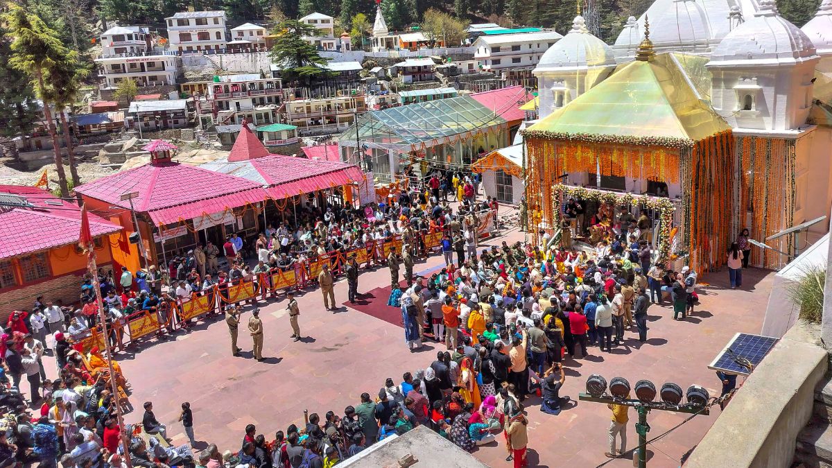 चारधाम यात्रा की शुरुआत में ही चरमरा गई व्यवस्था? तीर्थयात्रियों, व्यवसायियों ने किया विरोध-प्रदर्शन