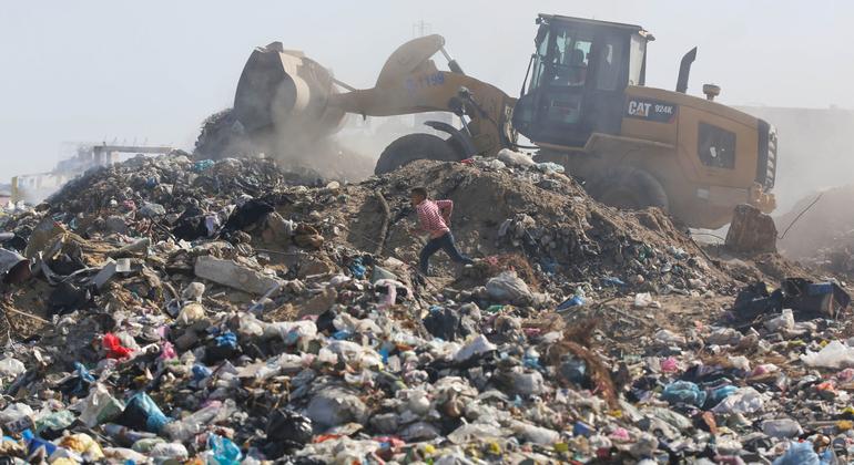 ग़ाज़ा में गन्दगी और स्वच्छ जल की क़िल्लत के संकट से मुसीबतें और गहराईं