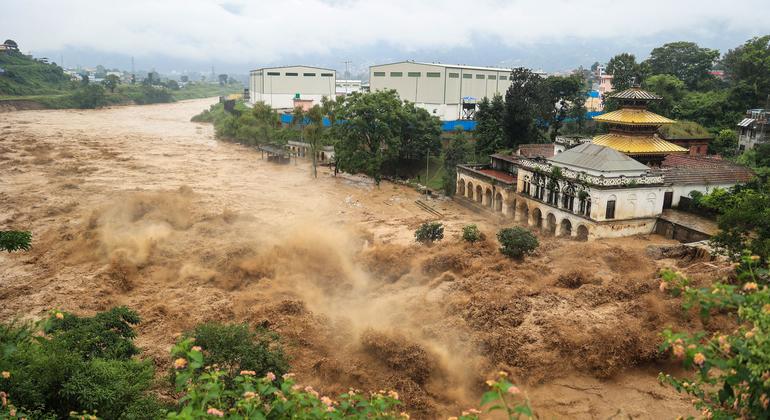 नेपाल में भीषण बारिश और बाढ़ से सैकड़ों लोगों की मौत, हज़ारों विस्थापित