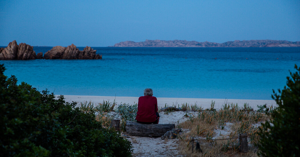 Mauro Morandi, Italy’s Robinson Crusoe, Dies at 85